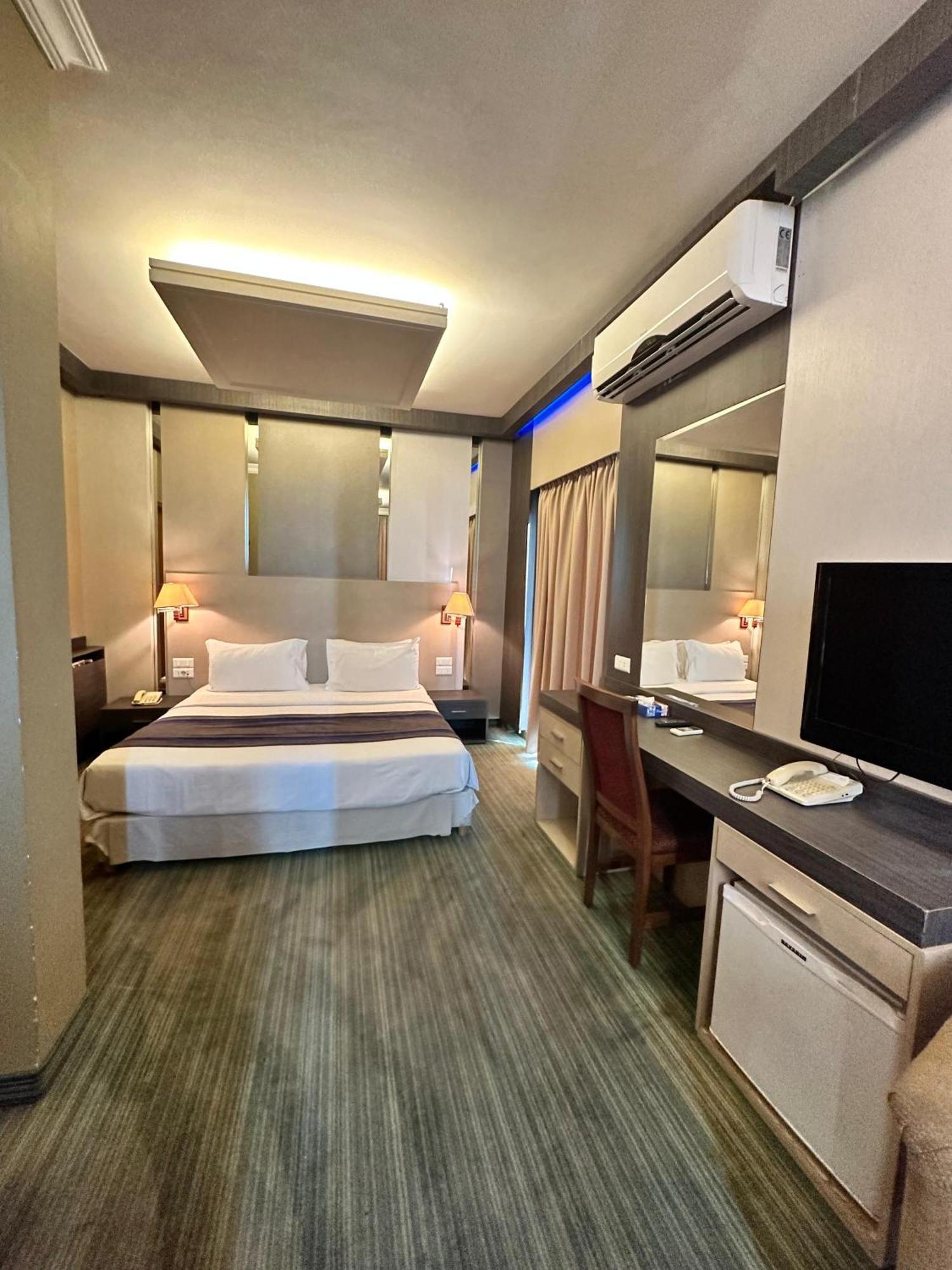 Padova Hotel Beirut Bagian luar foto